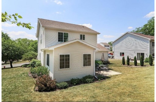 100 Stonefield Circle, Mount Horeb, WI 53572