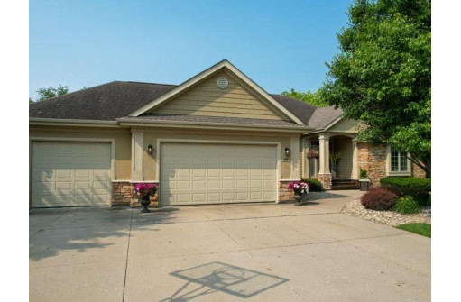 2350 Deer Path Way, Beloit, WI 53511