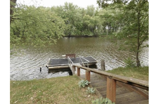 1004 E Lakeshore Drive, Avoca, WI 53506