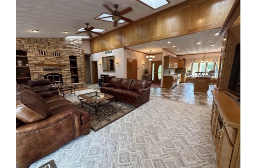 S670 Oak Hill Lane, Wisconsin Dells, WI 53965