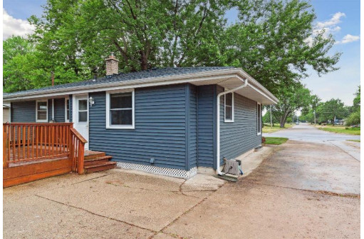 2109 S Crosby Avenue, Janesville, WI 53546