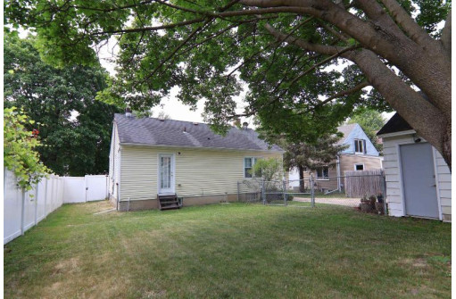 110 N Pine Street, Janesville, WI 53548