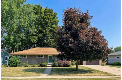 1008 W Burnett Street, Beaver Dam, WI 53916