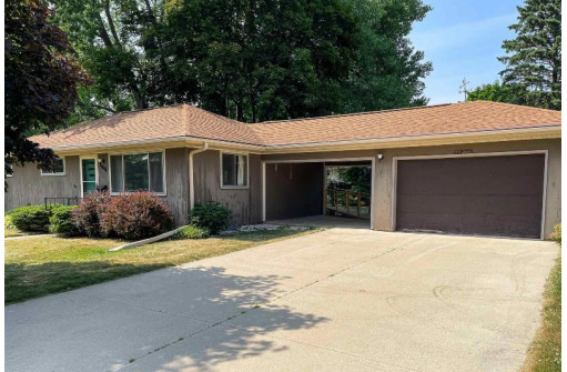 1008 W Burnett Street, Beaver Dam, WI 53916