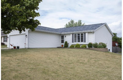 709 Brookstone Way, Watertown, WI 53094