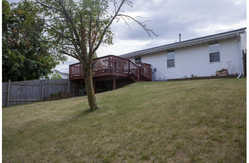 709 Brookstone Way, Watertown, WI 53094