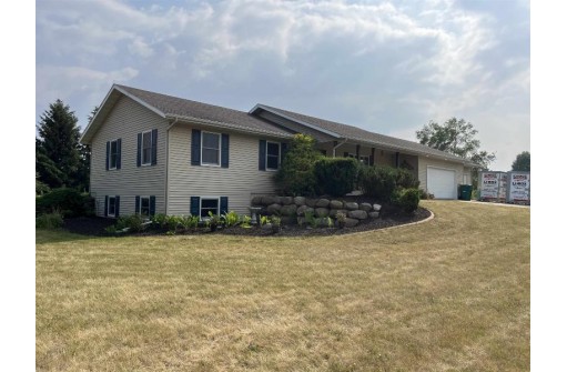 W7369 Karamarie Drive, Pardeeville, WI 53954