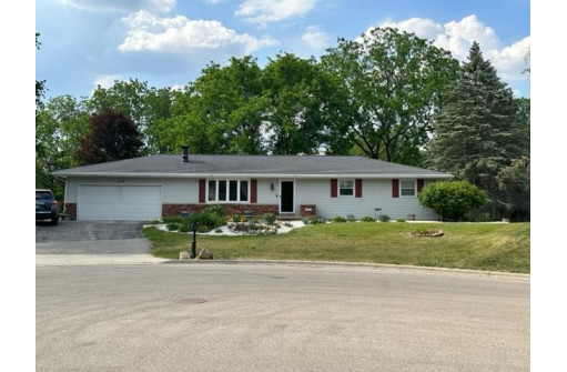 209 Hilltop Circle, Brooklyn, WI 53521