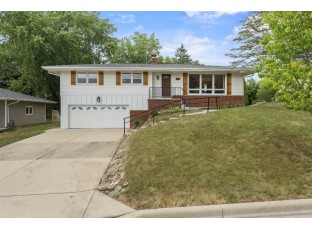 217 Sanford Drive DeForest, WI 53532