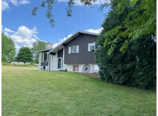 W6499 Hillcrest Road Juneau, WI 53039-5