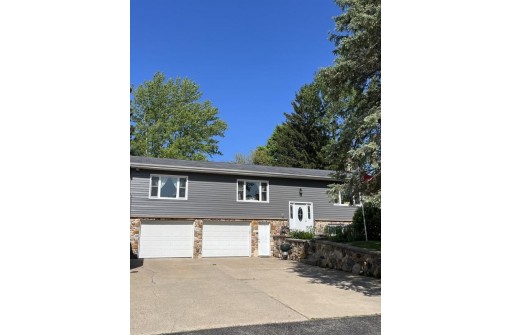 1038 Tinkham Trail, Baraboo, WI 53913