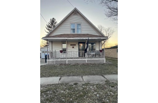 1305 W 4th Avenue, Brodhead, WI 53520