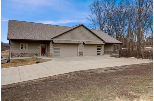 56 Sienna Hills Circle, Mount Horeb, WI 53572