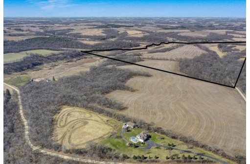 10147 Lee Valley Road, Blanchardville, WI 53516