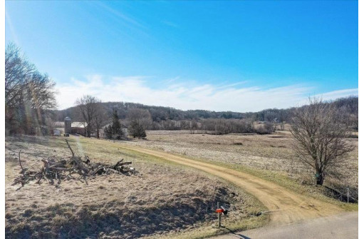 10147 Lee Valley Road, Blanchardville, WI 53516