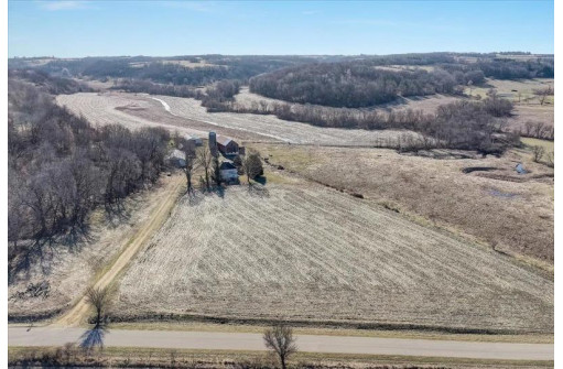 10147 Lee Valley Road, Blanchardville, WI 53516