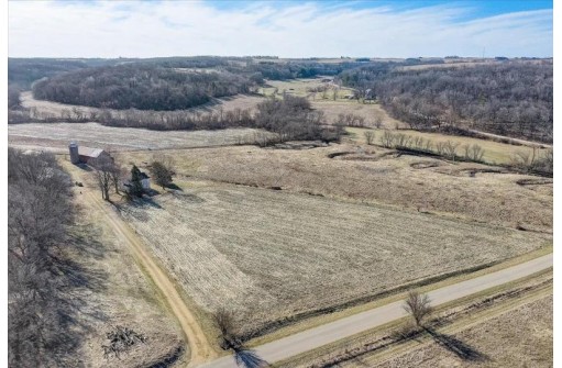 10147 Lee Valley Road, Blanchardville, WI 53516