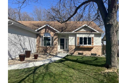 5511 Chestnut Lane, McFarland, WI 53558