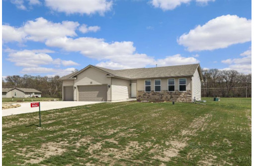 W684 Sandtrap Terrace, Brodhead, WI 53520-9752