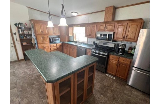 W10280 Highway 16, Portage, WI 53901