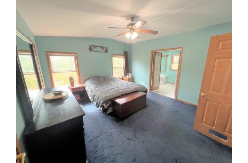 W10280 Highway 16, Portage, WI 53901