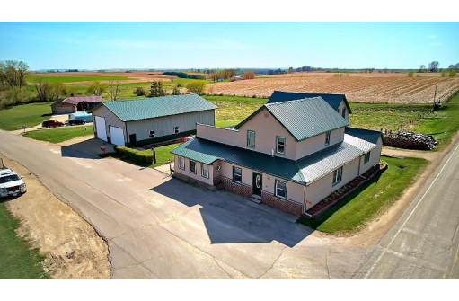 7697 Hurricane Road, Lancaster, WI 53813