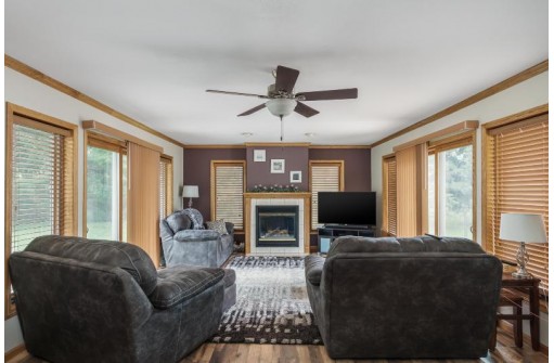 413 Hillcrest Drive, Beaver Dam, WI 53916