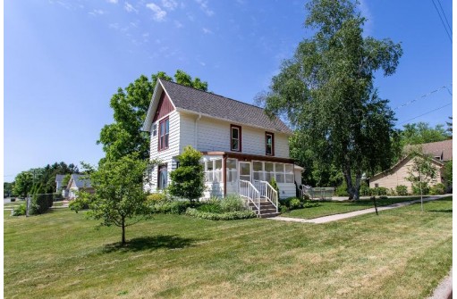 11 8th Avenue, New Glarus, WI 53574