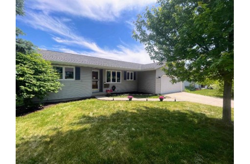 513 W Mohawk Trail, DeForest, WI 53532