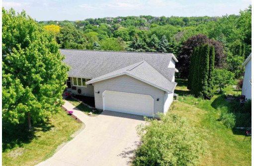 513 W Mohawk Trail, DeForest, WI 53532