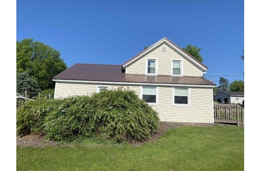 100 2nd Street, La Valle, WI 53941