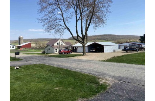 100 2nd Street, La Valle, WI 53941