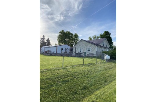 100 2nd Street, La Valle, WI 53941