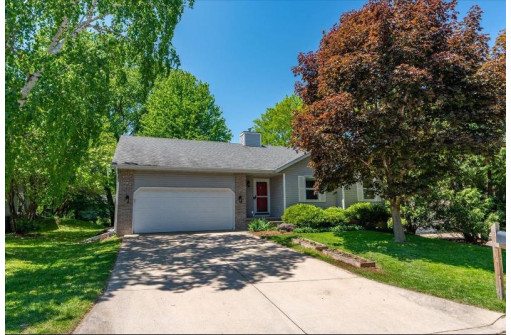 14 Oak Glen Court, Madison, WI 53717