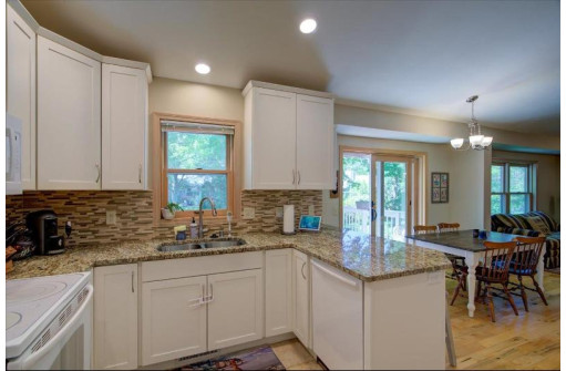 14 Oak Glen Court, Madison, WI 53717