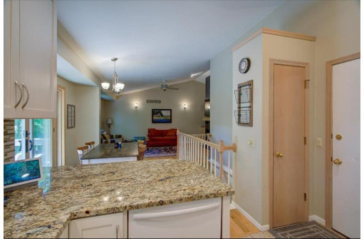 14 Oak Glen Court, Madison, WI 53717