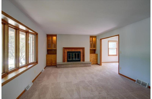 7401 Farmington Way, Madison, WI 53717