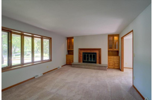 7401 Farmington Way, Madison, WI 53717