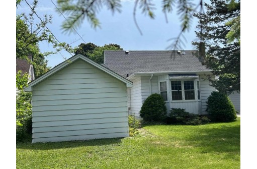 917 Eisenhower Avenue, Janesville, WI 53545-1743