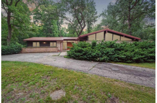 6948 E Foxhollow Road, Clinton, WI 53525