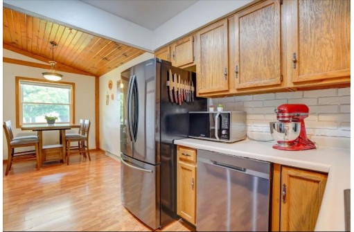 621 S Walker Way, Sun Prairie, WI 53590