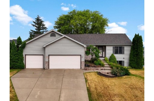 451 Oakwood Drive, Oregon, WI 53575