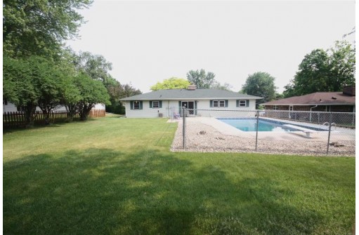 1325 Hyland Drive, Stoughton, WI 53587