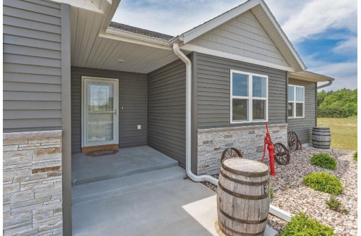 E7997 Quail Meadow Lane, Reedsburg, WI 53959