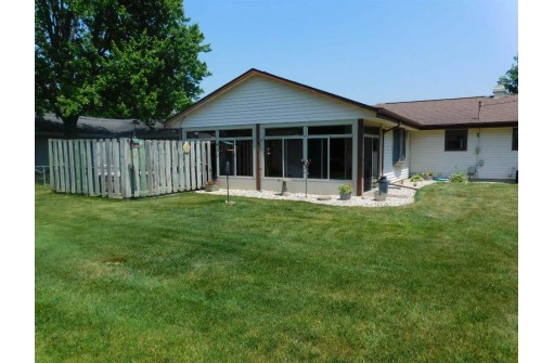 1527 Clover Lane, Janesville, WI 53545