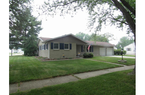 1109 Macarthur Drive, Janesville, WI 53548