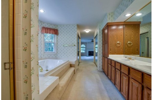 7003 Applewood Drive, Madison, WI 53719