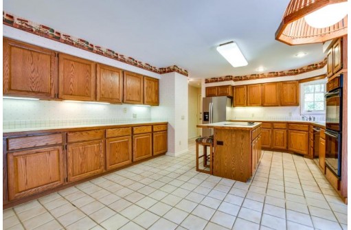 7003 Applewood Drive, Madison, WI 53719