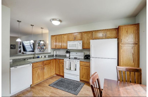 423 E Linnerud Drive, Sun Prairie, WI 53590