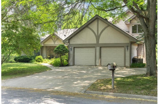 14 Pebble Beach Circle, Madison, WI 53717